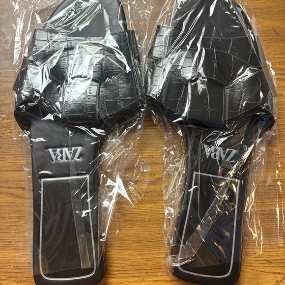 Zara Women's Elegant Cream Sandals - Picture 2 of 6